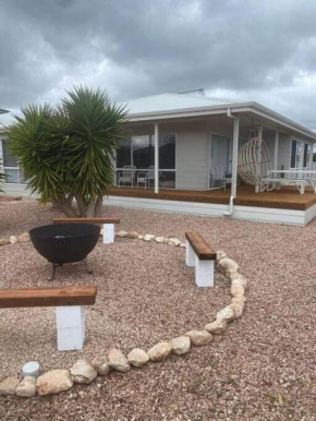 Ela meine 'Come stay', North Moonta